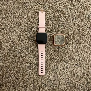 Fitbit versa 2 copper rose with rose wristband